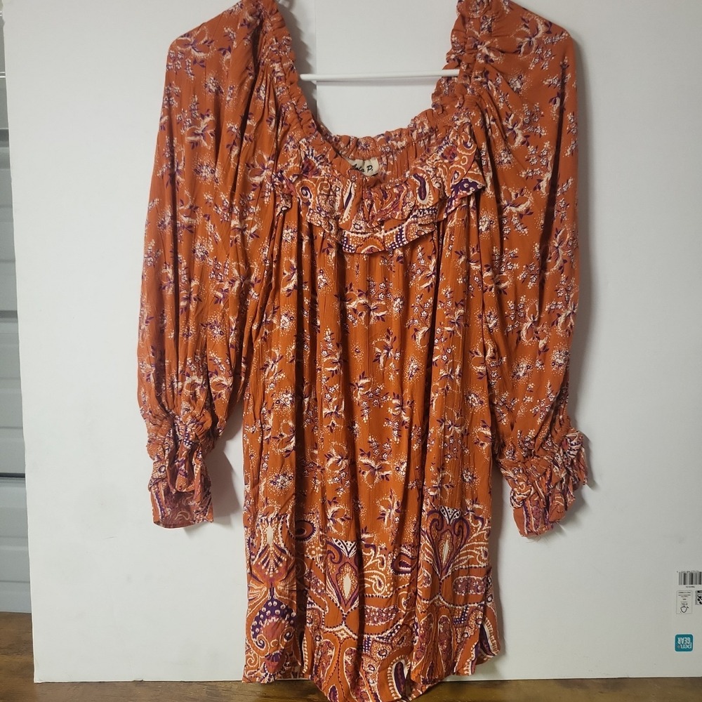 Lola P Size Medium Women's Top NWT‎